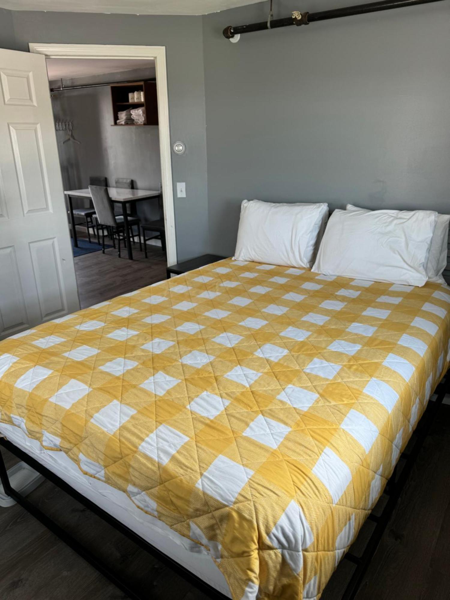 12 Ashworth Ave Suites Hampton Buitenkant foto