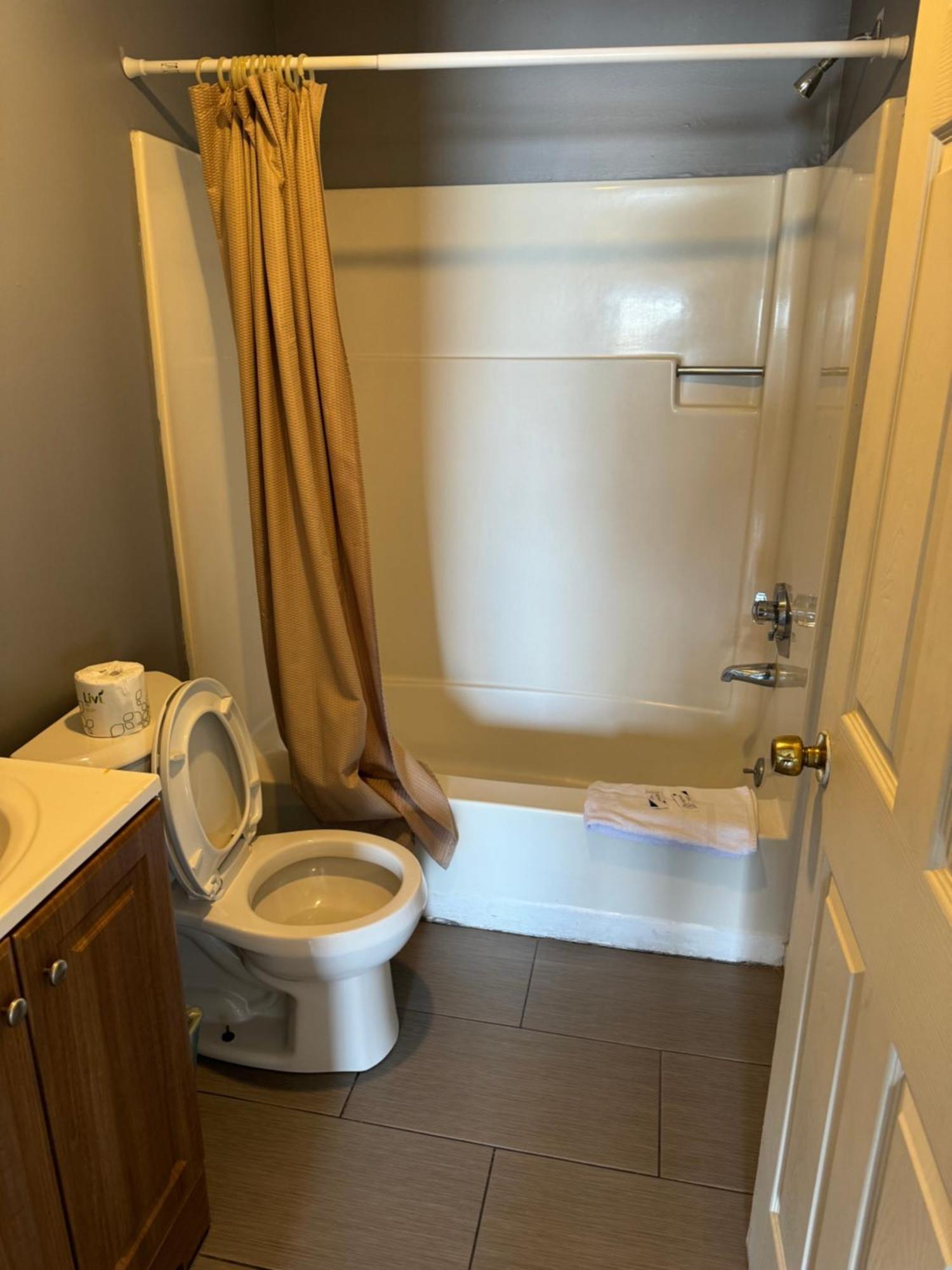 12 Ashworth Ave Suites Hampton Buitenkant foto