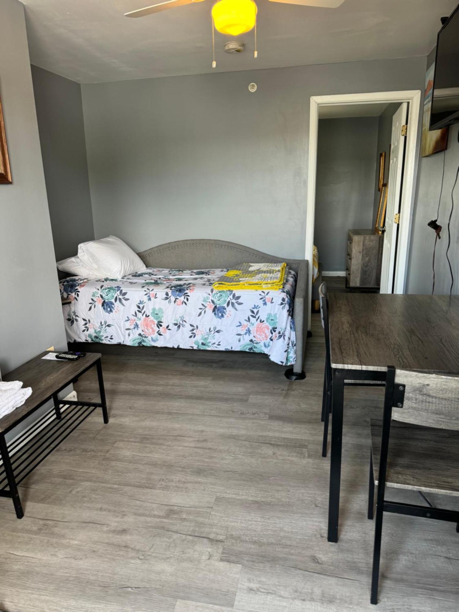 12 Ashworth Ave Suites Hampton Buitenkant foto
